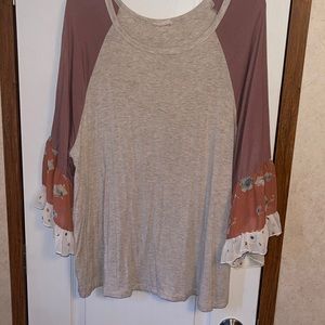 Oddi boutique top 3/4 ruffle sleeve